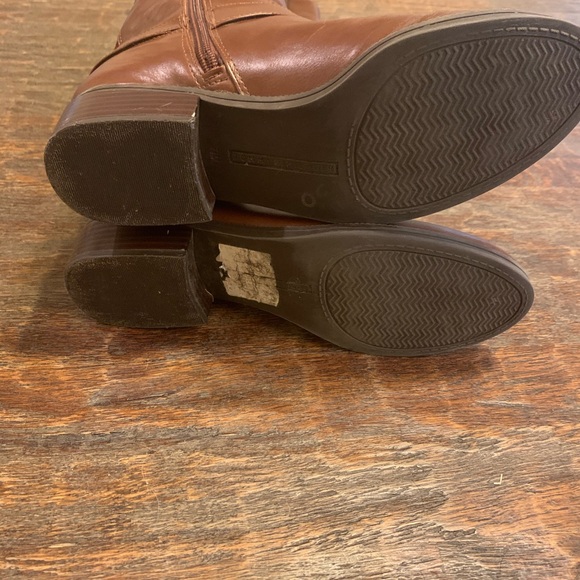 Geneo Tall Riding Boot -Has gold TH on the sides. - Picture 9 of 12